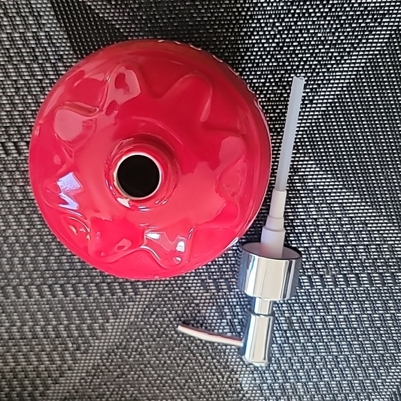 Rae Dunn soap dispenser - Picture 3 of 3